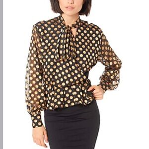 ASTR The Label Women Dot Top Long Sleeve V-Neck Size M